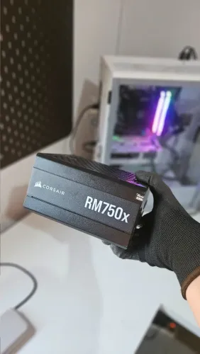 FONTE CORSAIR RM750X 750W - SEMINOVA COM TODOS OS CABOS 