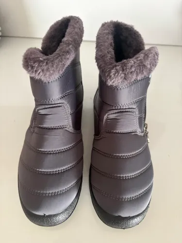 Bota feminina impermeável NOVA 