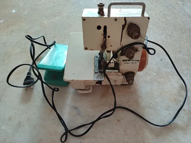 MÁQUINA DE COSTURA OVERLOCK 