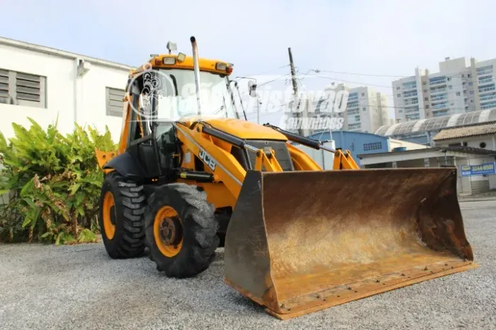 Retroescavadeira JCB 214E