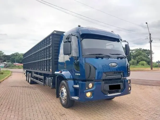 Ford Cargo 2429 6x2 boiadeiro 2013