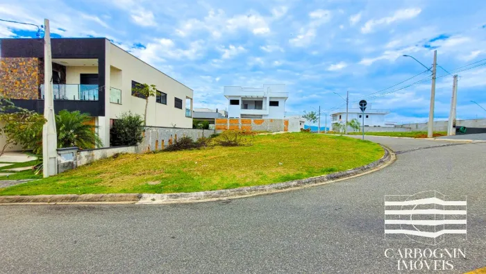 Terreno em condomínio a Venda no Malibu no Residencial Colinas em Caçapava