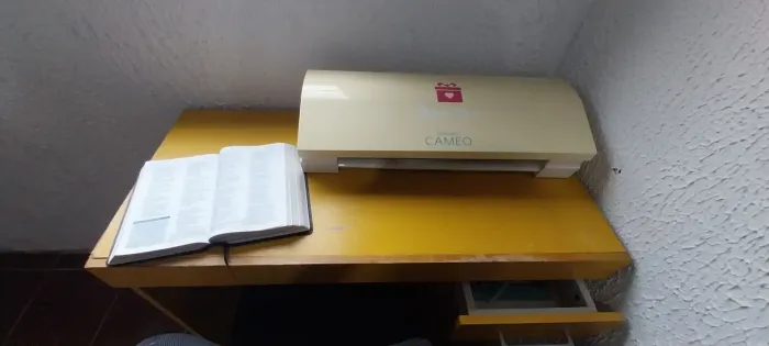 Mesinha escritório com cadeira giratória