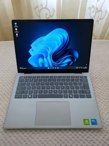 Notebook Dell Inspiron 14. Intel Core 7. 32gb Ram . Nvidia Geforce Mx570. Ssd 512gb.