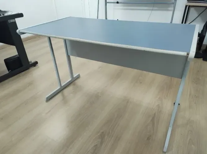 Mesa de escritório azul
