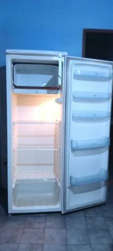 Geladeira Electrolux 350 LTS Gelando MT bem , R$780,00 - *- nunca deu Defeito.