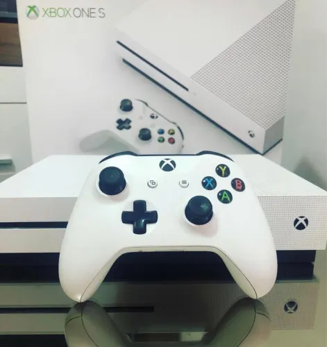 Xbox One s 1tb (1 controle + vários jogos inclusos )