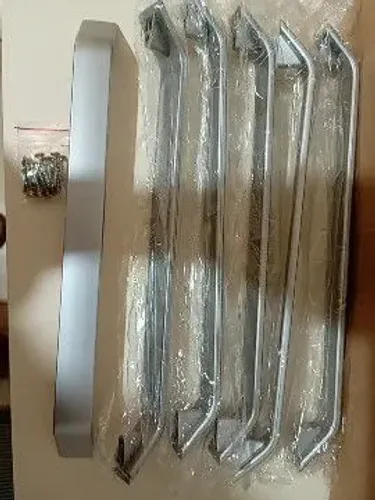 Puxadores prata para portas e armários 