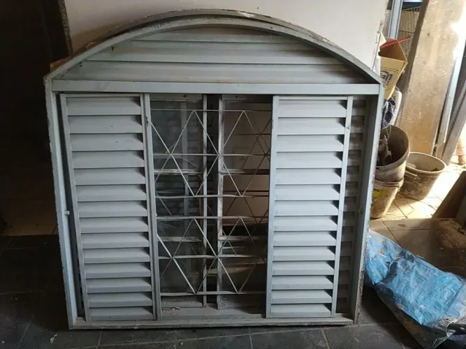 Vende-se três janela