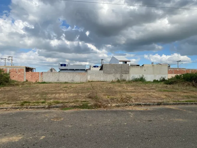 Dois terrenos por 140mil. Ótima oportunidade de investimento. Bem abaixo do valor !!!