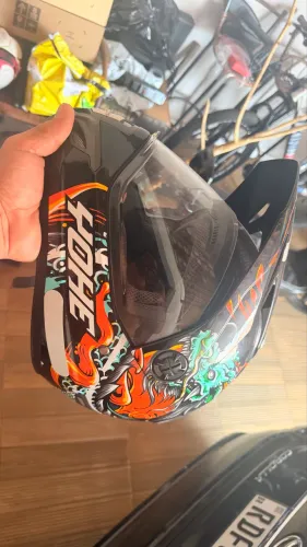 Capacete tamanho 58 em perfeito estado