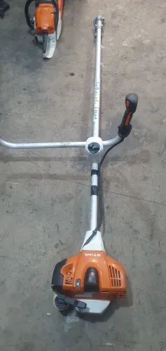 Roçadeira FS221 Stihl (Original) usada