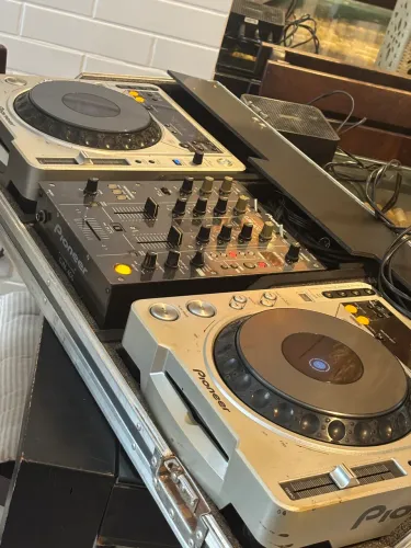 Conjunto CDJ Pioneer 800 mk2 + Mixer + Case
