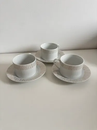 Conjunto de xícaras e pires