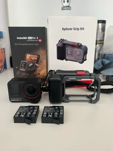 Insta 360 Ace Pro 2 - Câmera de Ação 8K com IA Explorer Kit