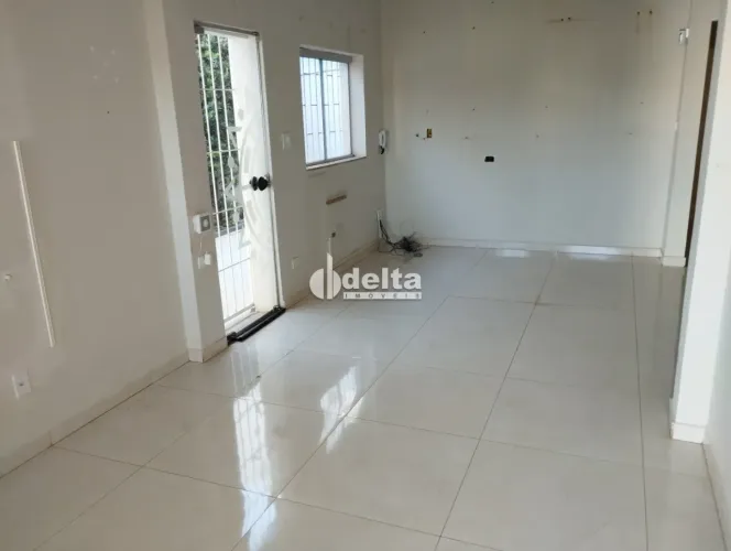 Casa comercial disponível para locação e venda no bairro Tabajaras em Uberlândia-MG