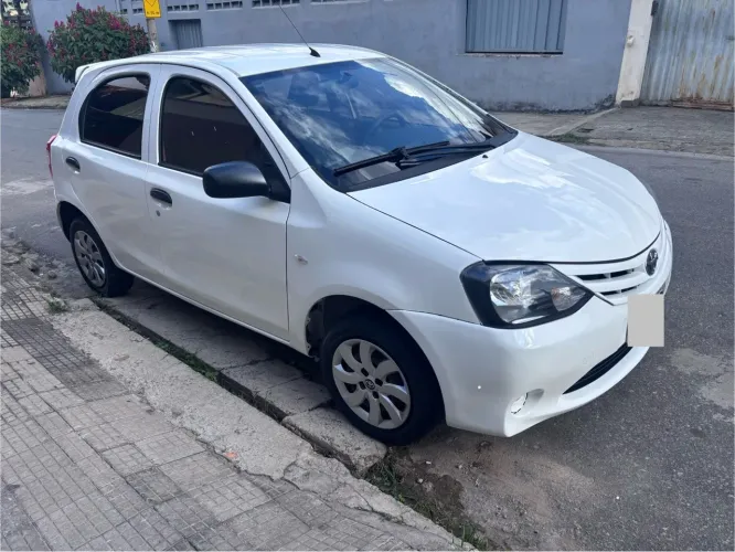 Toyota Etios X 1.3 Flex 16V 5P Mec. 2013