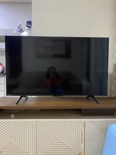 Vendo tv semi nova com 9 meses de uso Smart TV 