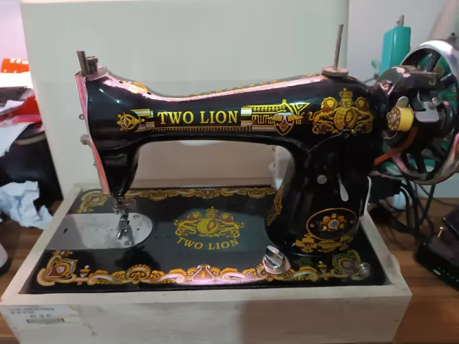 vendo máquina de costura pretinha