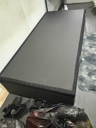 Vendo cama box solteiro