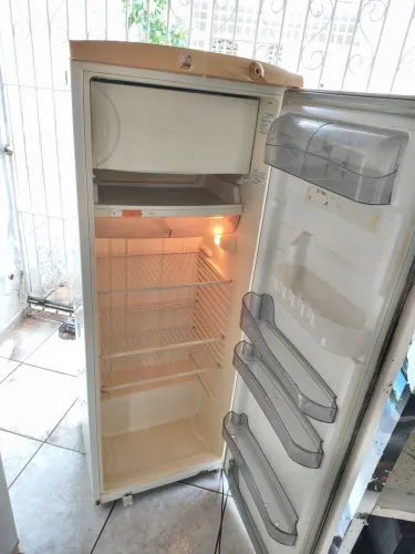 Geladeira gelo seco