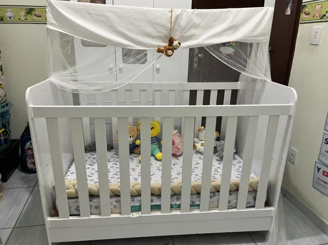 Vendo Berço com colchão! Tem duas altura, 200$. Não entrego 