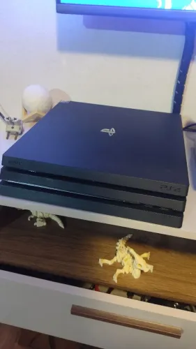 PlayStation 4 Pro (PS4 Pro) + Base Cooler Dobe + Controle + 4 Jogos em Mídia Física