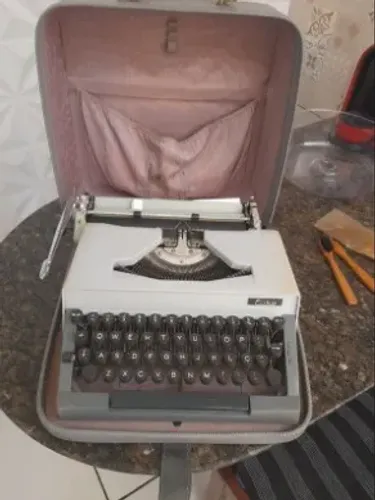 Máquina de escrever Erika!!!! "Pra vender hoje"