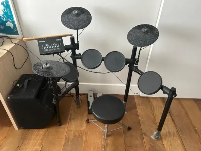 Bateria Eletrônica Yamaha DTX402K