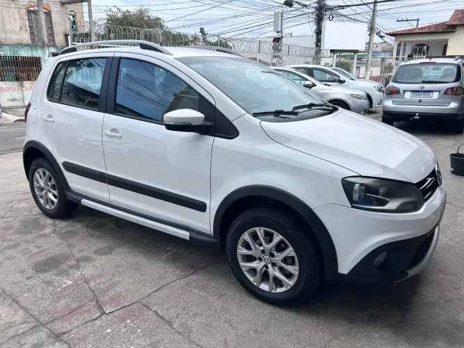 Volkswagen Crossfox 1.6 MI Total Flex 8V 5P 2013