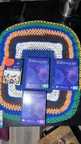 Vendo livros de enfermagem