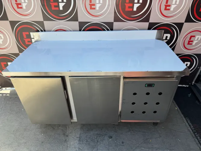 VENDO UM BALCÃO REFRIGERADO 2 PORTAS AÇO INOX