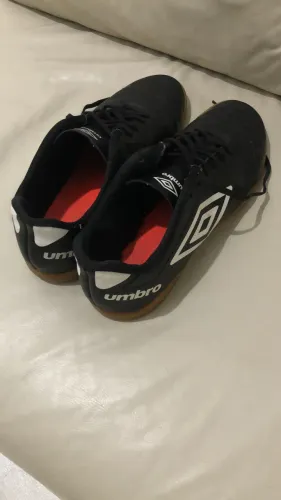 Chuteira umbro futsal tamanho 43