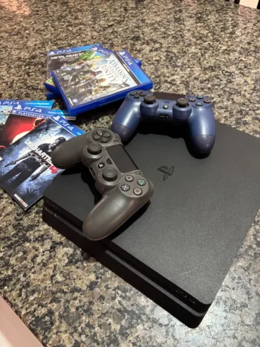 PS4 Slim 1TB + 2 controle e 6 Jogos