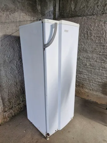 Geladeira e micro-ondas