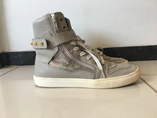 Tênis feminino cano médio * tamanho 35 *