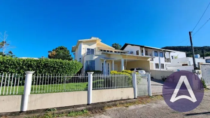 Casa com 4 dormitórios para alugar, 200 m² por R$ 8.139,00/mês - Campeche - Florianópolis/