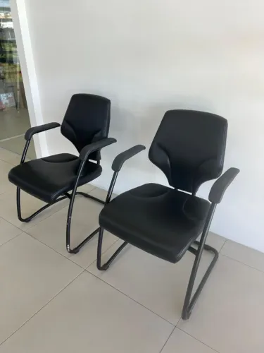cadeira escritorio fixa preta