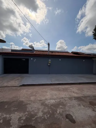 Vendo casa Residencial Irmãos Platon, apta a financiamento.