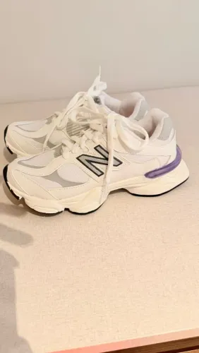 tênis new balance 9070 branco e cinza 37
