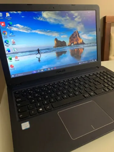 Notebook ASUS VivoBook 15 ? Core i3, SSD 256 GB + acessórios