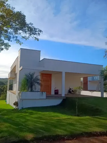 Águas da Serra - Sobrado 3 suítes 418 mt - Hidrolândia-GO