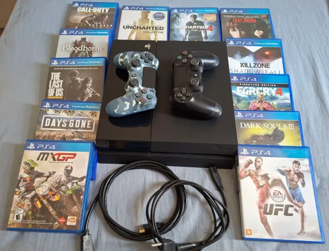 PS4 com 2 controles e 15 jogos originais.