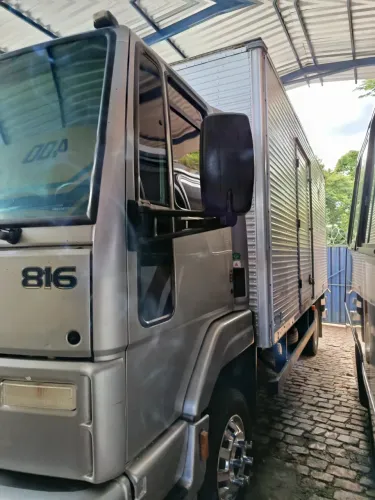 Vendo, Caminhão Baú .