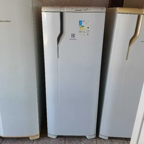 Geladeira Electrolux RE31 Degelo Prático 240 litros 220v + Entrega grátis em Sorocaba