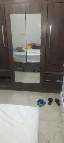 Guarda roupa casal semi novo só com duas gavetas e a parte de trás pra consertar 