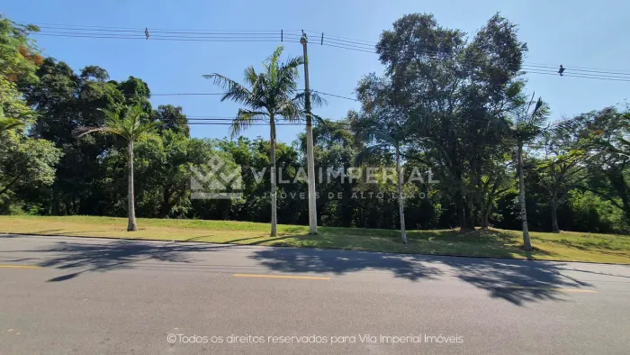 Lote em meio à natureza com 3.040m² à venda na Fazenda Vila Real!