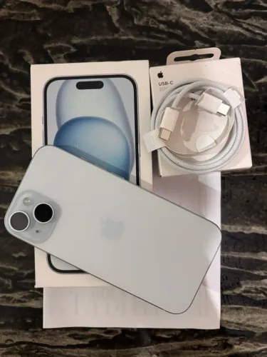 Vendo IPhone 15 de 256GB ( 2 meses de uso ) NF + carregador original lacrado.  R$4.200