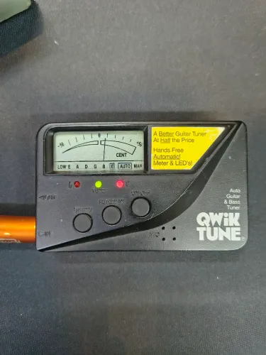 Afinador p10 in e out qwik tune chromatic Tuner afinador cromático digital muito preciso 