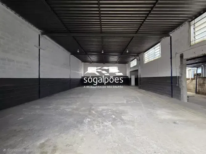 Galpão amplo 440m² próximo ao anel rodoviário, bairro Caiçaras.